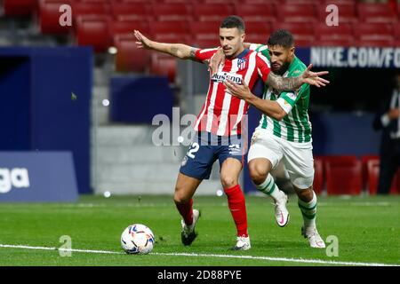 Mario Hermoso de l'Atletico de Madrid et Nabil Fekir de Real Betis en action pendant le championnat d'Espagne la Liga Match de football entre Atletico C. Banque D'Images