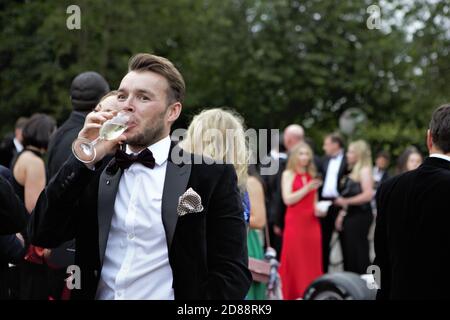 Londres, Royaume-Uni. 10 juillet 2019. Les clients assistent au bal du Grand Prix 2019 au Hurlingham Club. Crédit : Pietro Recchia/SOPA Images/ZUMA Wire/Alay Live News Banque D'Images