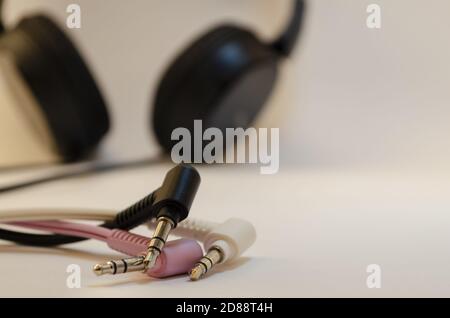 Prise de vue sélective des prises casque colorées Banque D'Images