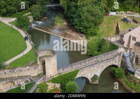 Luxembourg, Luxembourg, la ville de Luxembourg, la passerelle en pierre de Stierchen au-dessus de la rivière Alzette Banque D'Images