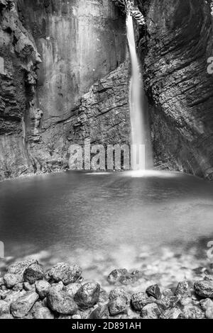 Caporetto, cascades de Kozjak, rivière Isonzo nichée dans les pré-Alpes juliennes. Slovénie Banque D'Images