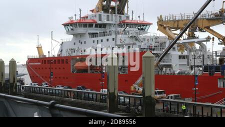 RRS David Attenborough revient à Cammell Lairds Banque D'Images