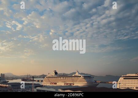 Marseille, France - 30,2018 septembre : bateau de croisière stationné au port tôt le matin Banque D'Images