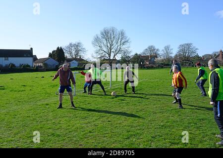 Football à pied Alderton Suffolk Royaume-Uni Banque D'Images