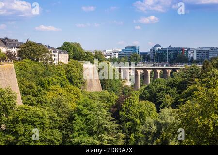 Luxembourg, ville de Luxembourg, parc Petrusse et Viaduc Banque D'Images
