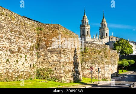 Murs romains et cathédrale de Lugo, Espagne Banque D'Images