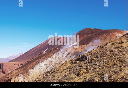 Mont Taranaki / Mont Egmont dans le parc national d'Egmont, Île du Nord, Nouvelle-Zélande. De beaux paysages naturels Banque D'Images