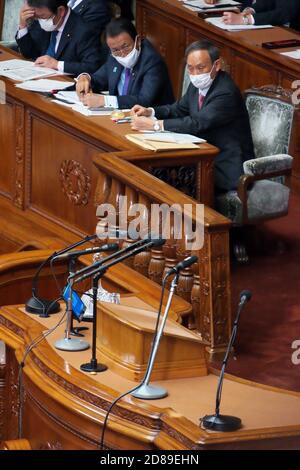 Tokyo, Japon. 28 octobre 2020. Le Premier ministre japonais Yoshide Suga assiste à la séance plénière de la Chambre basse à la Diète nationale à Tokyo, au Japon, le mercredi 28 octobre 2020. Photo par Keizo Mori/UPI crédit: UPI/Alay Live News Banque D'Images