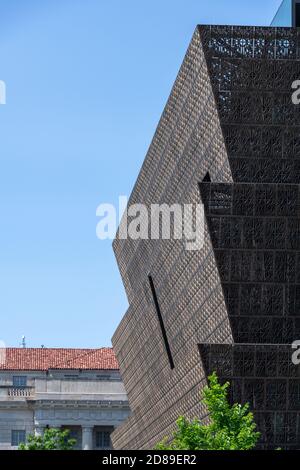 Un treillis métallique complexe enveloppe le Musée d'histoire et de culture afro-américaines à Washington DC Banque D'Images