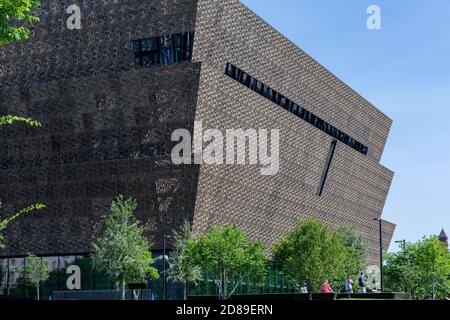 Un treillis métallique complexe enveloppe le Musée d'histoire et de culture afro-américaines à Washington DC Banque D'Images