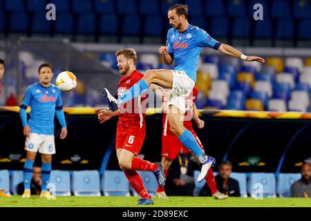 Fredrik Midtsjo d'AZ, Fabian Ruiz de Napoli pendant l'UEFA Europa League, Group Stage, Group F football match entre SSC Napoli et AZ Alkmaar sur C Banque D'Images