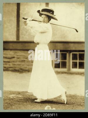 Golf - Miss Katharine Harley, ancienne championne des États-Unis a gagné à Chevy Chase, 1908 Banque D'Images