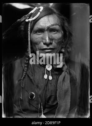 Portrait amérindien, Iron White Man, un Sioux indien du Wild West Show de Buffalo Bill Banque D'Images