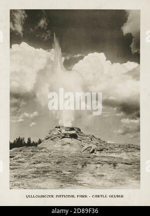 Parc national de Yellowstone Château Geyser, Wyoming 1907 Banque D'Images