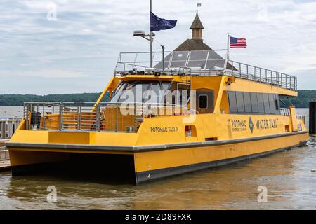 Un taxi maritime Potomac Riverboat Company amarré à l'atterrissage du traversier de Mount Vernon. Banque D'Images