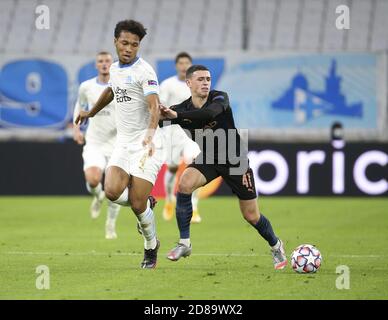 Boubacar Kamara de Marseille, Phil Foden de Manchester City pendant la Ligue des champions de l'UEFA, la scène du Groupe, le match de football du Groupe C entre l'Olympique C. Banque D'Images