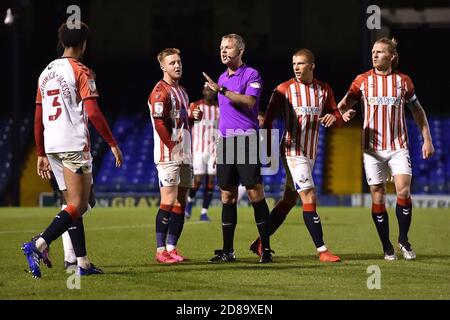 Southend, Royaume-Uni. 27 octobre 2020. SOUTHEND ON SEA, 27 OCTOBRE. Cameron Borthwick Jackson d'Oldham Athletic lors du match Sky Bet League 2 entre Southend United et Oldham Athletic à Roots Hall, Southend, le mardi 27 octobre 2020. (Credit: Eddie Garvey | MI News) Credit: MI News & Sport /Alay Live News Banque D'Images