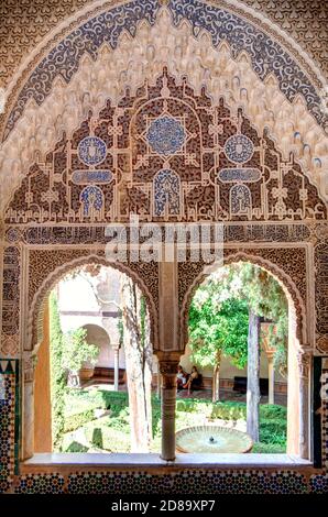 Détails intérieurs du palais de l'Alhambra, image HDR Banque D'Images