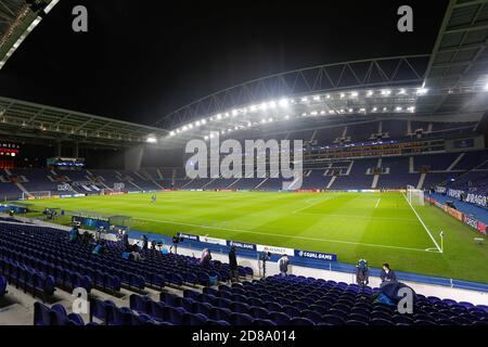 Vue générale lors du match de football de la Ligue des champions de l'UEFA, de la scène du Groupe, du Groupe C entre le FC Porto et l'Olympiacos, le 27 octobre 2020, à l'Estadio do C. Banque D'Images