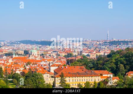 Vue sur Mala strana et la vieille ville en direction de Zizkov, Prague, République tchèque Banque D'Images