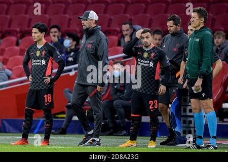 Takumi Minamino du FC Liverpool, entraîneur-chef Jurgen Klopp du FC Liverpool, Xherdan Shaqiri du FC Liverpool pendant la Ligue des champions de l'UEFA, Groupe St C. Banque D'Images