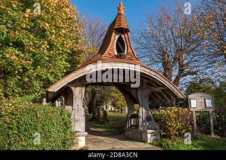 Le Lychgate à l'église de Sainte Marie et Saint Pierre, Kelsale. Suffolk, Angleterre Banque D'Images