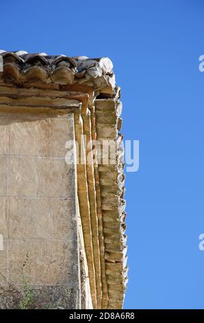 Coin et toit d'une maison traditionnelle à Ronda, Espagne Banque D'Images