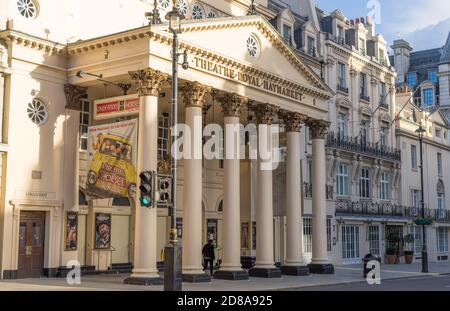 L'extérieur du Théâtre Royal Haymarket par une journée ensoleillée. Londres Banque D'Images