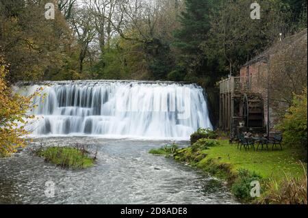 Rutter Force et l'ancien moulin près de Hoff, Cumbria, Royaume-Uni Banque D'Images