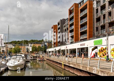 PORTISHEAD BRISTOL SOMERSET ANGLETERRE LA COSTA COFFEE HOUSE SUR PORTISHEAD MARINA DE QUAYS Banque D'Images