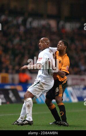 Wolverhampton Wanderers contre Norwich City, 23 décembre 2006. Dion Dublin et Mark Little Banque D'Images