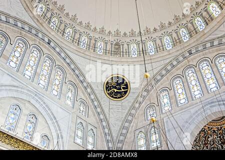 Intérieur de la mosquée Nuruosmaniye à Istanbul Banque D'Images