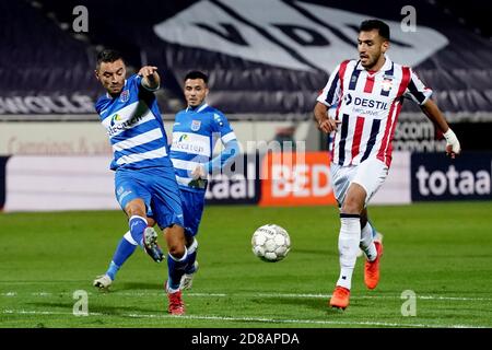 Bram van Polen de PEC Zwolle et Evangelis Pavlidis de Willem II pendant le championnat néerlandais Eredivisie football match entre PEC Zwolle an C. Banque D'Images