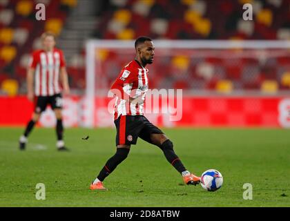 Brentford Community Stadium, Londres, Royaume-Uni. 27 octobre 2020. Championnat de football de la Ligue anglaise de football, Brentford FC versus Norwich City ; Rico Henry of Brentford Credit: Action plus Sports/Alamy Live News Banque D'Images