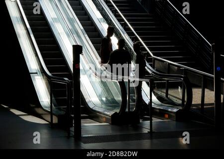 Rolltreppe am U-Bahnhof Wiener Platz, Köln, Nordrhein-Westfalen, Allemagne Banque D'Images