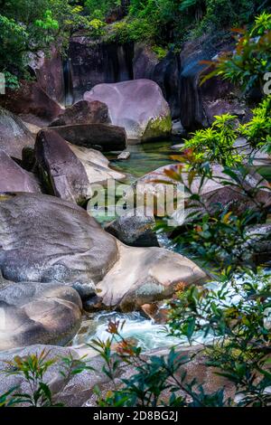 Babinda Boulders près de Cairns, à l'extrême nord du Queensland, en Australie Banque D'Images