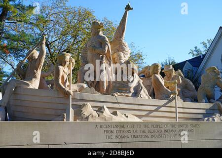 WASHINGTON CROSSING, PA –17 OCT 2020- vue d'un monument en calcaire commémorant Washington traversant le Delaware dans le parc historique de Washington Crossing Banque D'Images