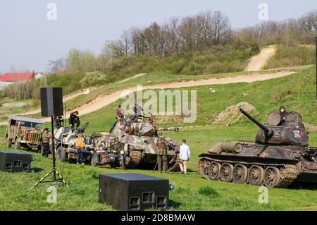 Glogow, Pologne 7 avril 2019 - reconstruction de la bataille de La deuxième Guerre mondiale, mise en scène du 74e anniversaire de la Lutte pour Glogow à partir de 1945 Banque D'Images