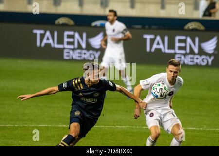 Chester, Pennsylvanie, États-Unis. 28 octobre 2020. 28 octobre 2020 - le défenseur de l'Union des États-Unis et de Philadelphie JACK ELLIOTT (3) en action contre le PRZEMYSLAW FRANKOWSKI de Chicago Fire (11) pendant le match au stade Subaru à Chester PA Credit: Ricky Fitchett/ZUMA Wire/Alay Live News Banque D'Images