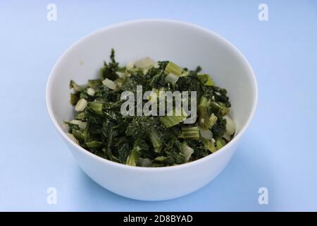 Rayo ko saag frite, sautés moutarde vert, Sikkim ou népali curry Banque D'Images