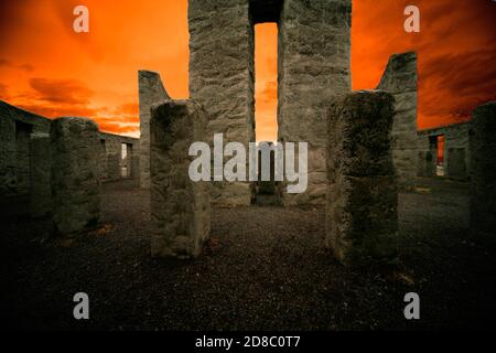 Surplombant le fleuve Columbia, la réplique Sam Hill de Stonehenge, dédiée en 1918 aux militaires du comté de Klickitat, Washington, décédé à WW Banque D'Images