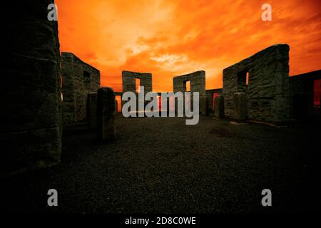 Surplombant le fleuve Columbia, la réplique Sam Hill de Stonehenge, dédiée en 1918 aux militaires du comté de Klickitat, Washington, décédé à WW Banque D'Images