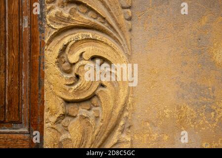 Fragment d'une vieille décoration de porte, art nouveau à Riga Banque D'Images