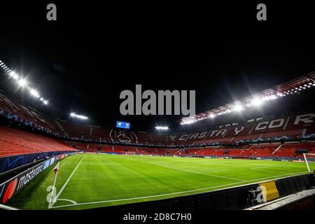 Vue de l'intérieur générale pendant la Ligue des champions de l'UEFA, la scène du Groupe, le match de football du Groupe E entre le Sevilla FC et le Stade Rennais le 28 octobre 2020 a C. Banque D'Images