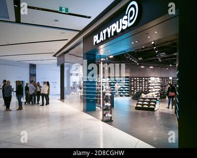 AUCKLAND, NOUVELLE-ZÉLANDE - 07 octobre 2019 : vue du magasin de chaussures Platypus dans le centre commercial Westfield Newmarket Banque D'Images