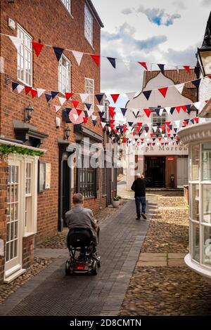 Royaume-Uni, Angleterre, Lincolnshire Wolds, Louth, passage de pawnshop Banque D'Images