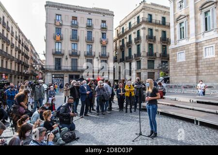 Barcelone, Espagne. 2020.10.28. Certains partis et entités politiques pro-indépendance se réunissent sur la place Sant Jaume. Banque D'Images