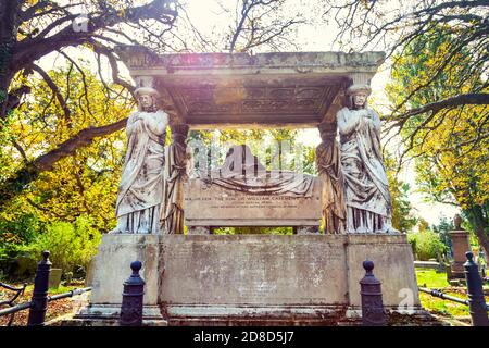 Tombe du major général Sir William Casement au cimetière Kensal Green à l'automne, Londres, Royaume-Uni Banque D'Images