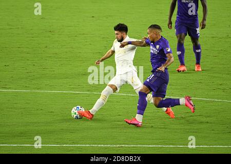 Orlando, Floride, États-Unis. 28 octobre 2020. Le joueur d'Atlanta United Marcelino Moreno #10 lutte pour garder le ballon au stade Exploria à Orlando Florida USA le mercredi 28 octobre 2020. Crédit photo: Marty Jean-Louis crédit: Marty Jean-Louis/Alamy Live News Banque D'Images