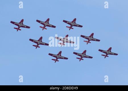 Le vendredi 8 mai 2020, les Snowbirds se sont spectacle au-dessus de Kingston, en Ontario. Banque D'Images